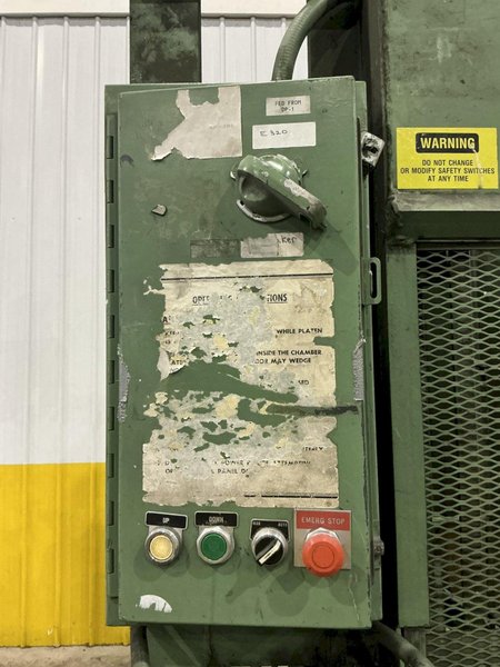 30" X 60" FOX VERTICAL HYDRAULIC BALER: YOBRO #24940