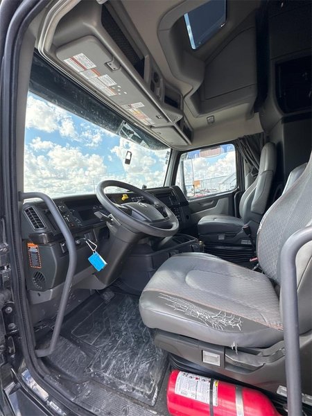 2024 Volvo VNL64T860 4V4NC9EHXRN656677