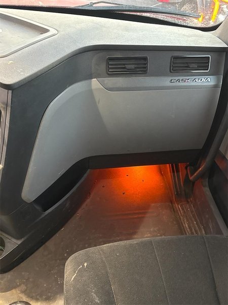 2020 Freightliner Cascadia 1FUJHHDV3LLLC1684