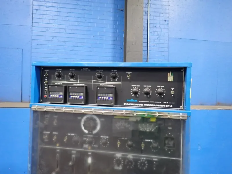 MILLER 300 A WELDER  -  SYNCROWAVE 300