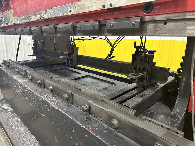 80 TON x 8' AMADA MODEL #RG-80 HYDRAULIC PRESS BRAKE NC9-EX CONTROL: STOCK #19753