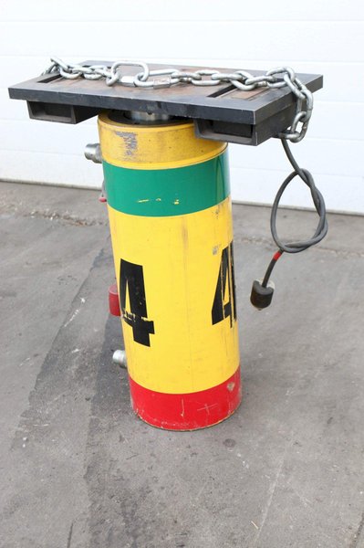 150 TON ENERPAC HYDRAULIC JACK: STOCK 70190