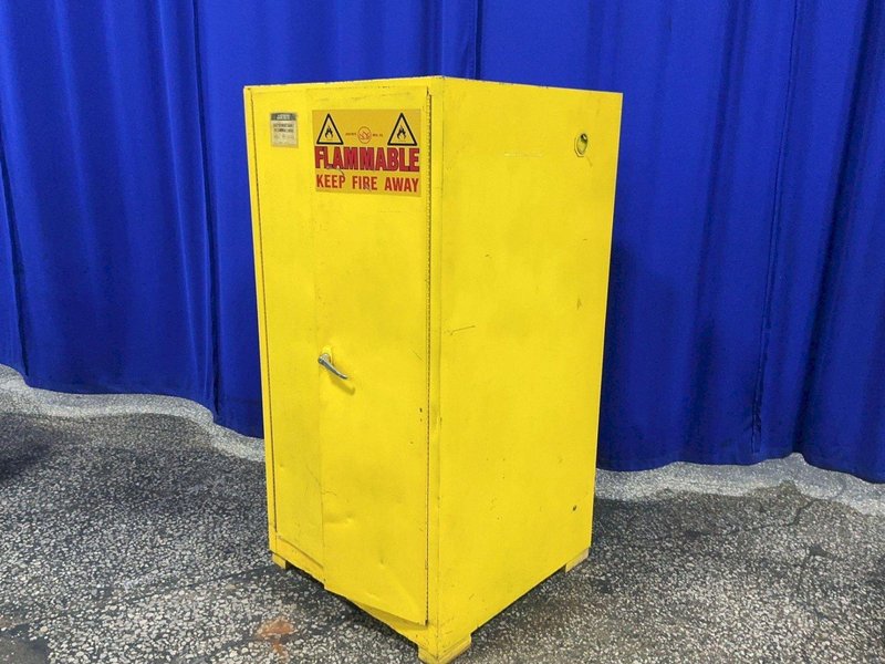 FLAMMABLE SAFETY CABINET