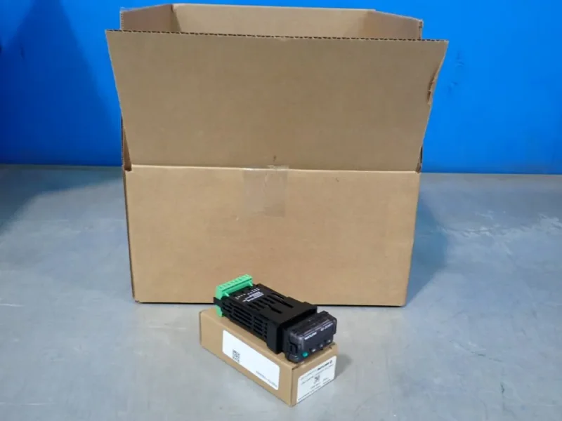 WATLOW BOX OF TEMP CONTROLLER   -  PM3C1EA-AAAAAAA