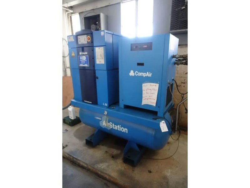 20 HP COMPAIR MODEL #LFR2A ROTARY SCREW AIR COMPRESSOR WITH DRYER: YOBRO #25816