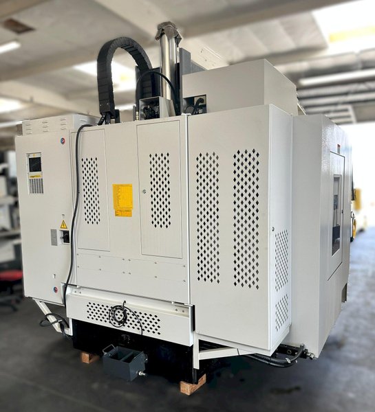 Akira Seiki SV1050 CNC 5-Axis Super Vertical Machining Center 2019 Chip Conveyor, With Detron GFA210 5-Axis Tilting Rotary Table