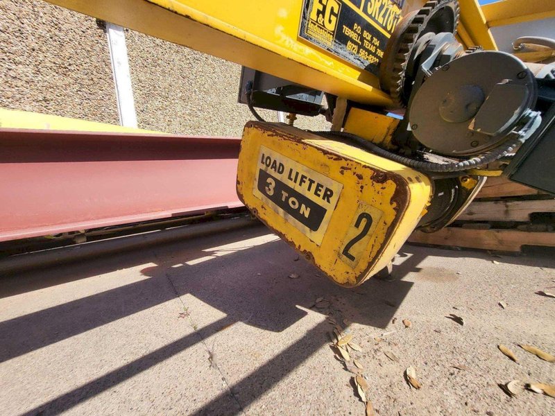3 TON X 17’ F&amp;G / LOAD LIFTER UNDER-SLUNG POWERED CRANE: STOCK #22971