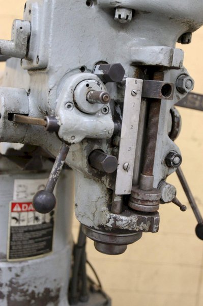 2 HP BRIDGEPORT VERTICAL KNEE MILL: STOCK #70645