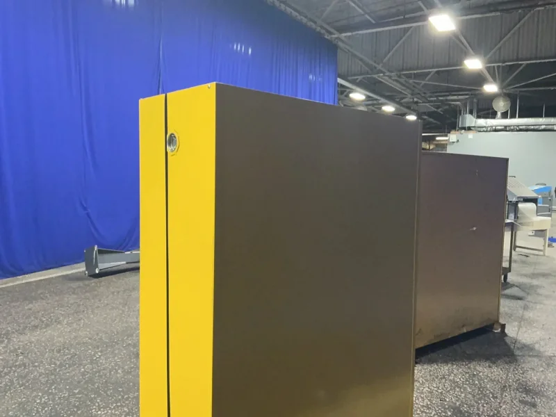 4 SHELVES SAFETY STORAGE CABINET