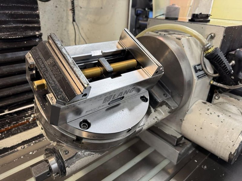 Millport Red Rhino CNC Knee Mill, 2006 – Troyke 5-Axis Rotary, Centroid M400 CNC Controller