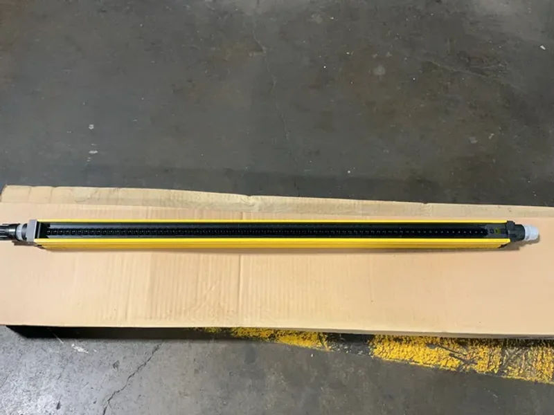 SICK 19 M SCANNING RANGE SAFETY LIGHT CURTAIN SENDER  -  C40S-0703DA010