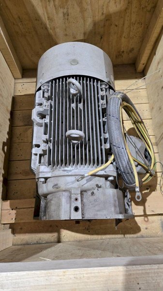 SIEMENS 1LA5207-4AA99-ZT02 75HP ELECTRIC MOTOR USED