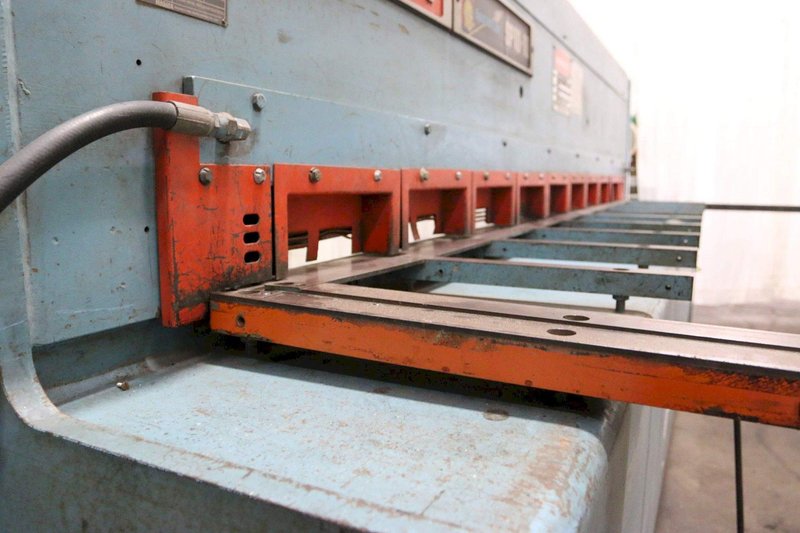 10' X 10 GAUGE NIAGARA MODEL #SP10-10 HYDRAULIC SHEAR: STOCK #69124