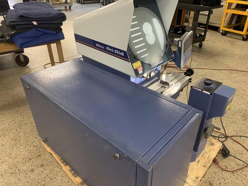 14&quot; MITUTOYO Model PH-14A Bench Top Optical Comparator