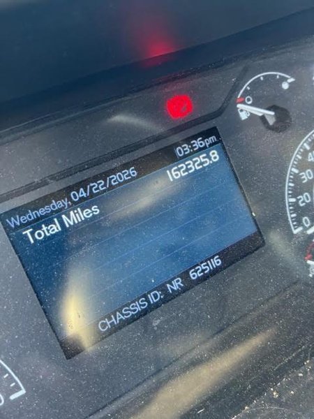 Volvo VNL64T860 Sleeper Semi Truck, 2024 – 162,325 Miles, Volvo D13, I-Shift Automatic, 77” Sleeper, Tandem Axle Highway Tractor