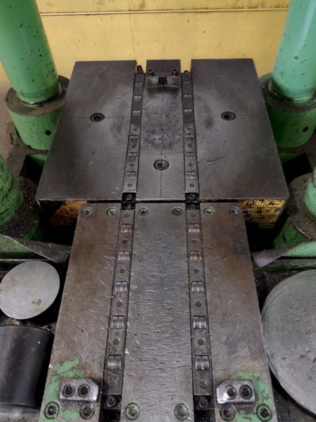 300 TON KOHSHIN MODEL #300TF HYDRAULIC 4-POST PRESS 6.5" STROKE: STOCK #16214