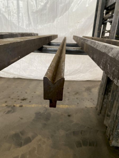 8&#039;6&quot;(104&quot;) PRESS BRAKE BOTTOM 90 DEGREE FEMALE V DIE. STOCK # 0634521