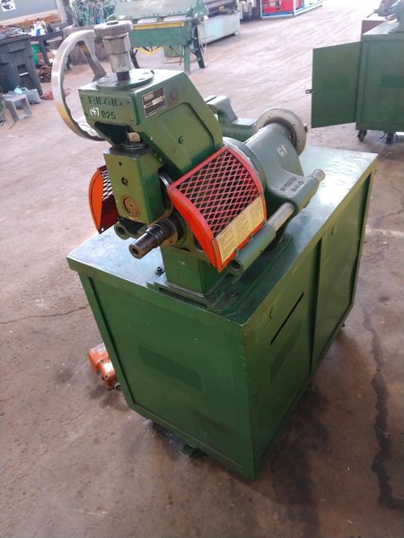 RIDGID 300 &amp; 925 PORTABLE PIPE GROOVER WITH TOOL BOX BENCH: STOCK #13035