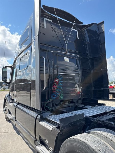 2024 Volvo VNL64T860 4V4NC9EHXRN656677