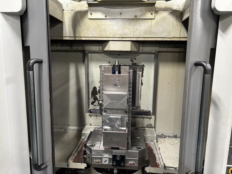 HYUNDAI HS 400 CNC HORIZONTAL MACHINING CENTER