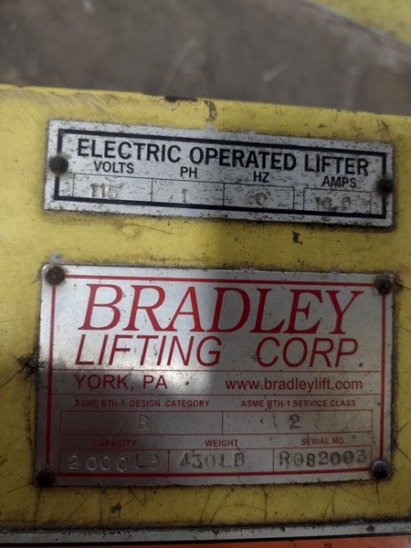 2000 LBS BRADLEY LIFTING POWERED TELESCOPING COIL GRAB LIFTER: STOCK #17883