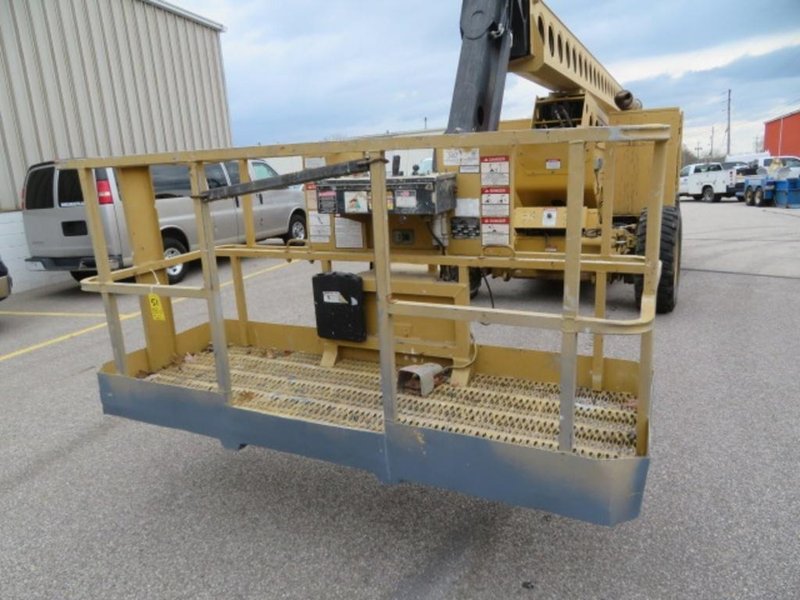 125' GROVE MODEL AMZ-131XT DIESEL POWERED OFF-ROAD MANLIFT: YOBRO #25206