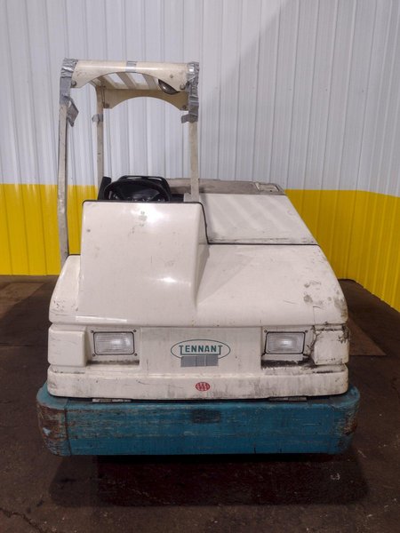 TENNANT 2400 FLOOR SCRUBBER: STOCK #18641