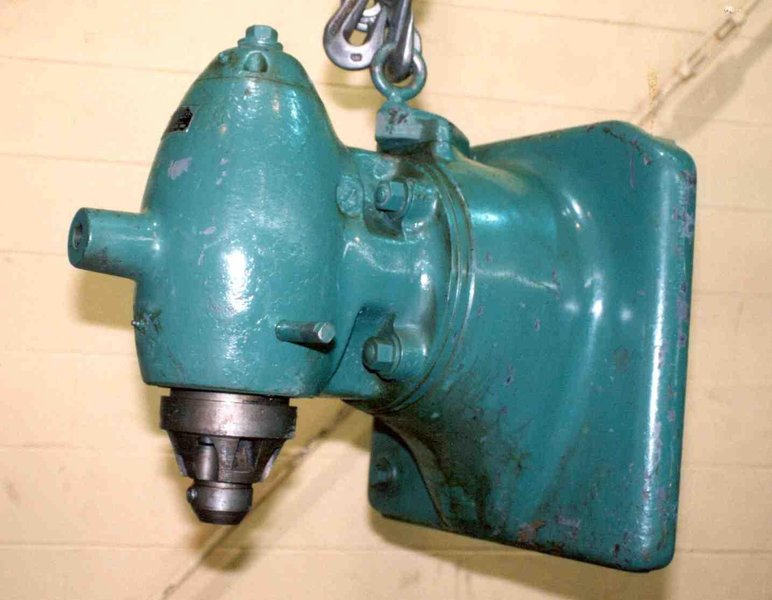 KEARNEY &amp; TRECKER SWIVEL RIGHT ANGLE MILLING HEAD:  STOCK #9752