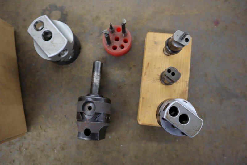 Offset Boring Bar Heads, Various Sizes, with Boring Bars- Auction Item