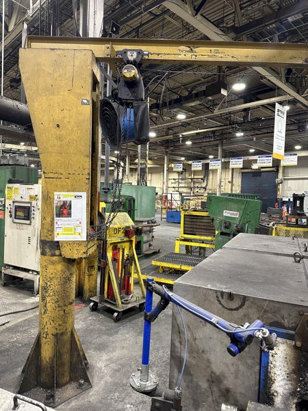 2000 LB (1 TON) X 9' X 10' H GORBEL FREE STANDING JIB CRANE &amp; P&amp;H POWERED CHAIN HOIST: STOCK #20218