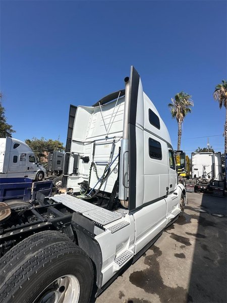 2023 Volvo VNL64T860 4V4NC9EJ5PN307510