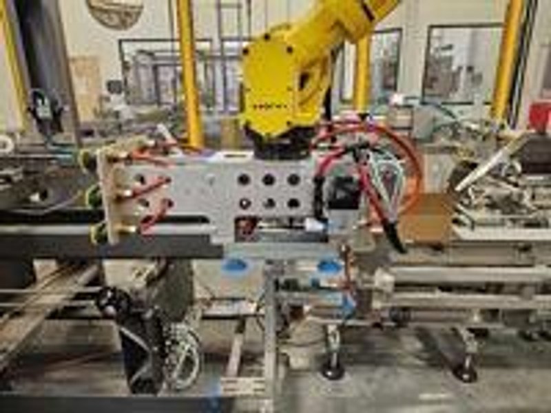 Fanuc M-710i Robot, 2018 – Langen LCR 700 Combined Robotic Palletizing System &amp; Case Packing Machine