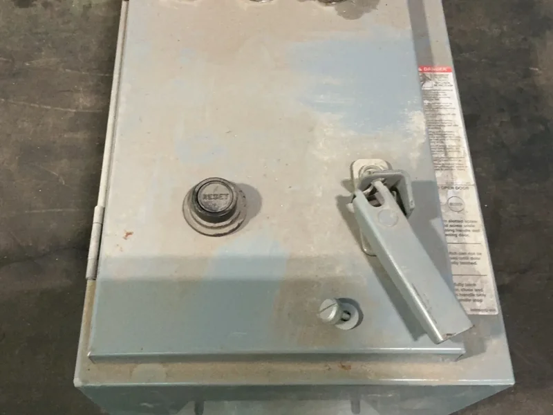 SQUARE D COMBINATION MAGNETIC STARTER  -  8538SDA26V02CP51P51P52SX22Y74(8538SDASP2)