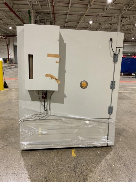 CINCINNATI SUB-ZERO ENVIRONMENTAL CHAMBER  ZH-32-2-2-H/AC USED
