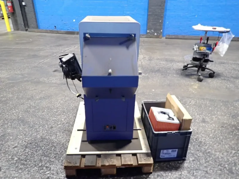 MITUTOYO OPTICAL COMPARATOR  -  PH-3500