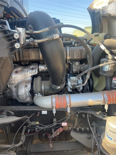 2020 Freightliner CA126SLP - Cascadia  3AKJHHDR2LSLR4945