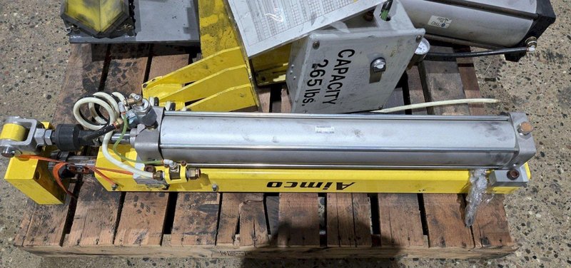 AIMCO ARTICULATED JIB CRANE WITH PNEUMATIC GRIPPER USED