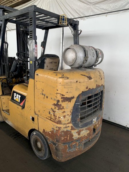 10,000 LB CATERPILLAR GC45KSWB FORKLIFT. STOCK #0890724.