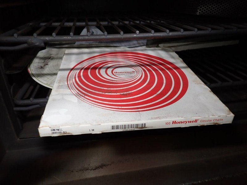 BLUE M 1100°F ELECTRIC OVEN  -  IGF-7780PRE