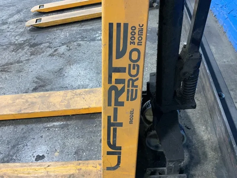 LIFT-RITE 3000 LBS ERGO 3000 NOMIC PALLET JACK   -  RG30M