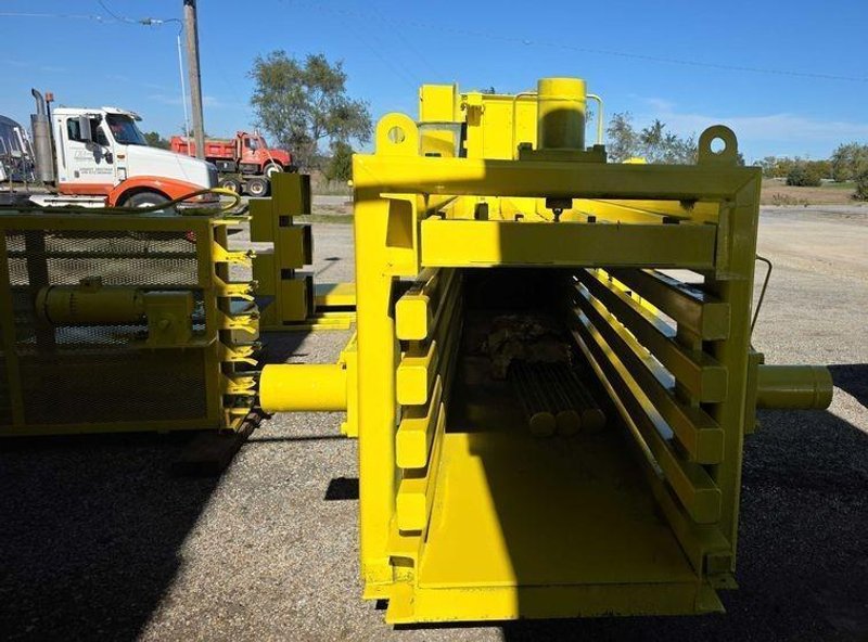 30&quot; X 36&quot; SELCO MODEL #HSO-107-A AUTO-TIE HORIZONTAL HYDRAULIC BALER: YOBRO #24559