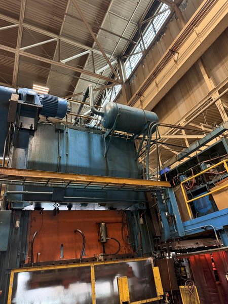 500 TON VERSON S2-500-108-60T STRAIGHT SIDE DOUBLE CRANK PRESS. STOCK # 0329626