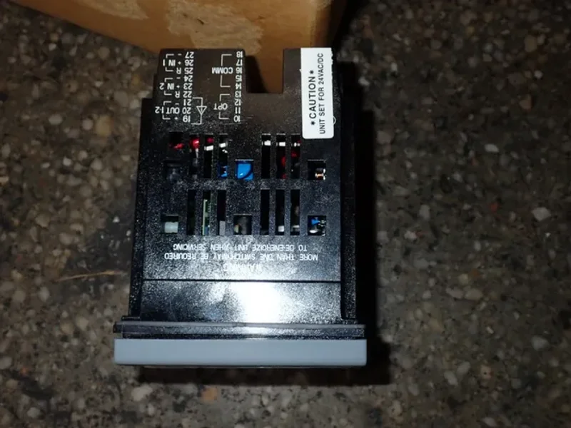 HONEYWELL DIGITAL CONTROLLER  -  UDC3200 / DC3201-CE-100R-210-10000-00-0