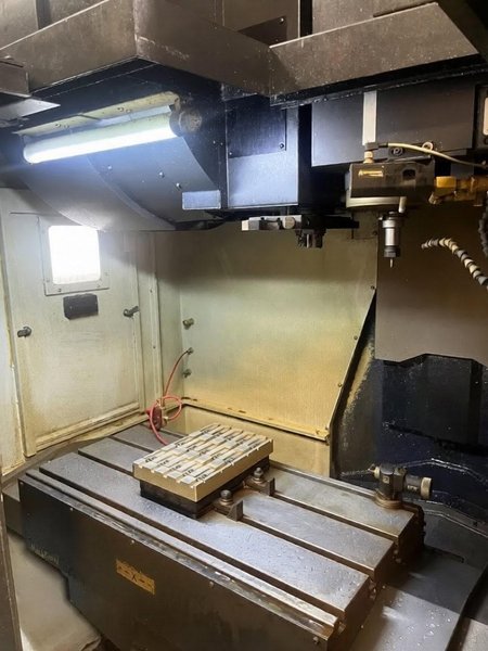 Doosan DNM 400 VMC, 2013 – Probing, Through Spindle Coolant, Conveyor