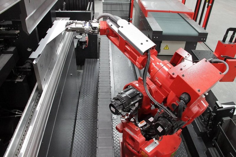 60 Ton x 4′ Amada EG6013 Automated Bend Cell, 2017 – 6 -Axis Robot, 7-Axis Backgauge