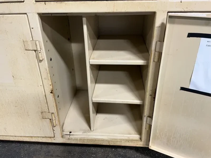 STRONG HOLD 10 DOORS LOCKERS