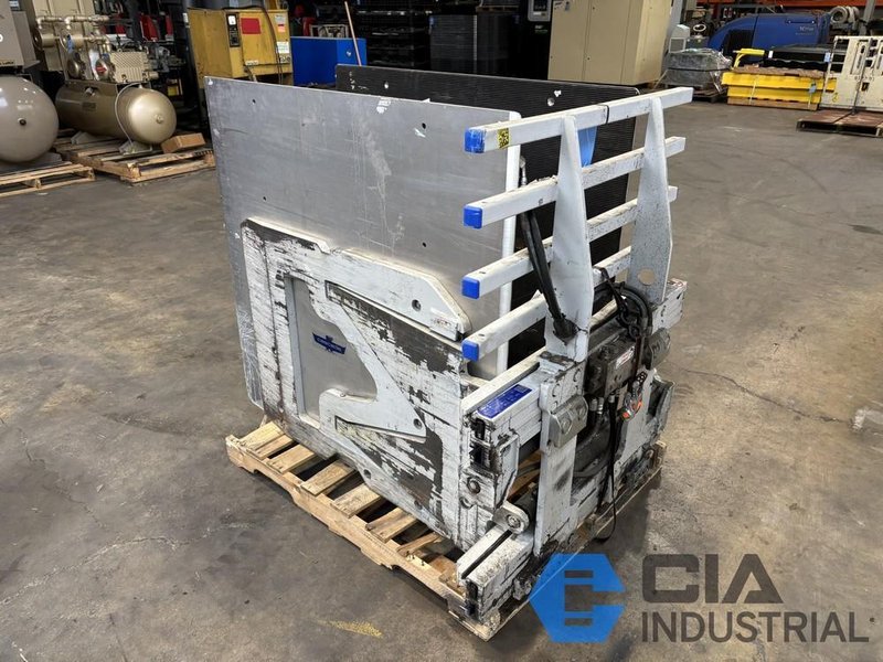 2022 - 2,640 LB. CASCADE MODEL 14J-CCS-2A-0074 HYDRAULIC CARTON CLAMP ATTACHMENT