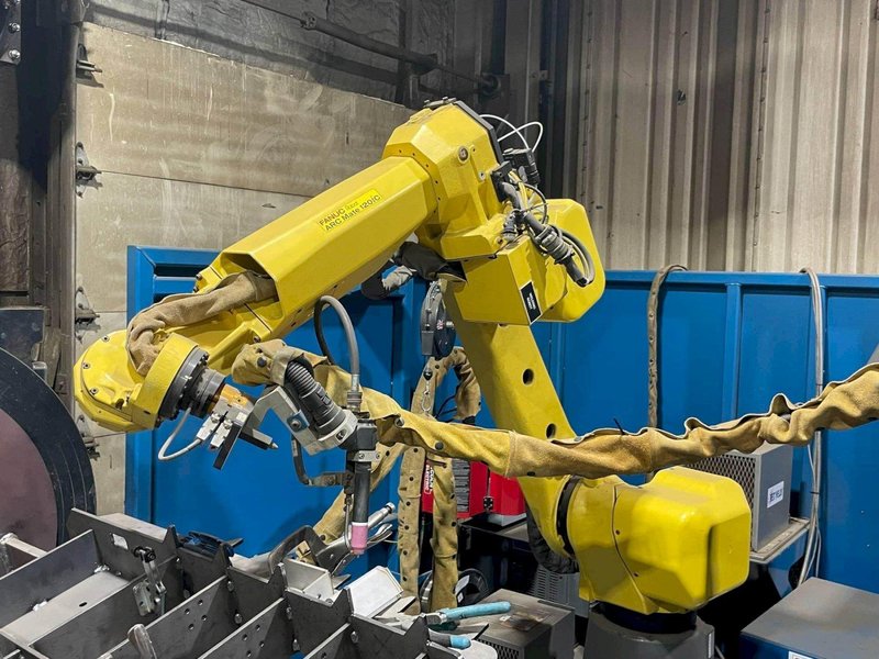 Arc Specialties MIG/TIG Weld Cell Equipped With Fanuc ARC Mate 120iC, 2013