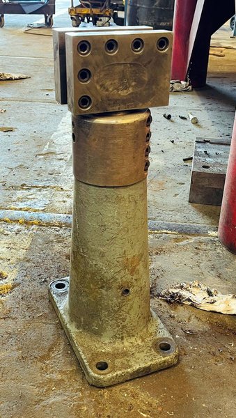 USED, GIDDINGS &amp; LEWIS TOOL HOLDER