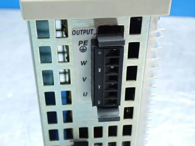 ALLEN BRADLEY 1.0KW, 2.0A OUTPUT, 2.7A INPUT KINETIX SINGLE-AXIS SERVO DRIVE  -  2097-V34PR3-LM